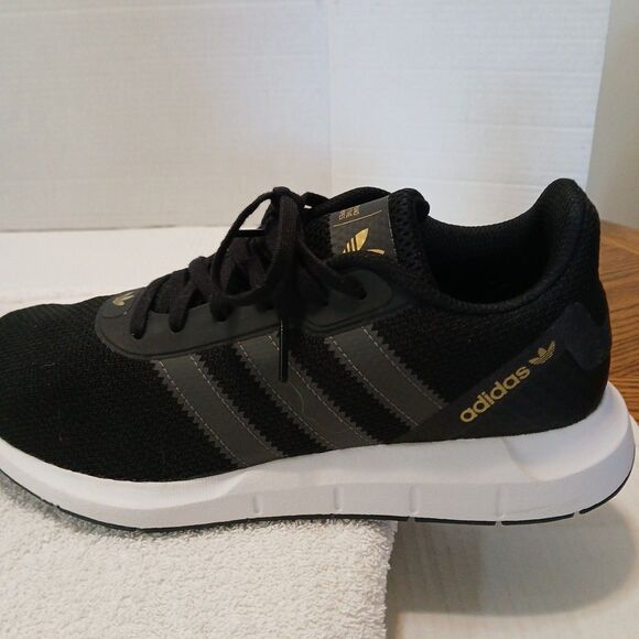 Adidas Originals Swift Run Black/Gray Gold Logo Womens 8 FW1645 Athletic Shoes - Picture 5 of 16
